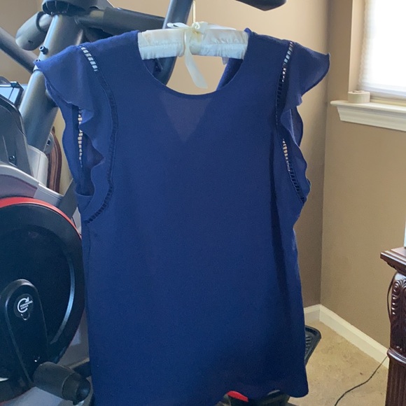 Michael Kors XS sweet top. - Picture 2 of 4